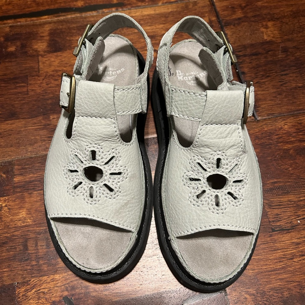 Dr. Martens flower dunnet sandals